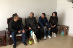 慰问 贫困 老人 传递爱心正能量 为